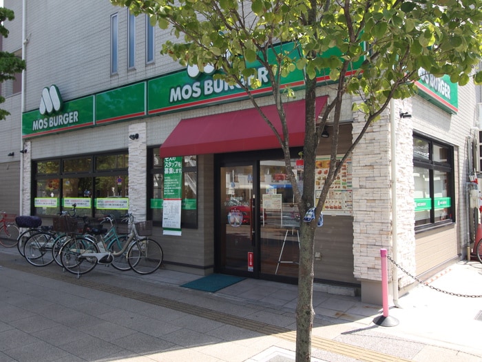 モスバーガー寝屋川早子町店(ファストフード)まで600m グリュックビルディング