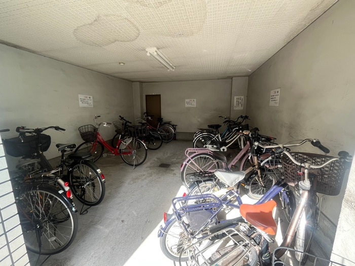 駐輪場 グロ－リ－ハイツ東成