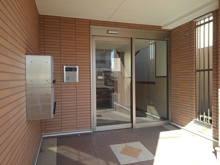 エントランス部分 メゾンアウロ－ラ