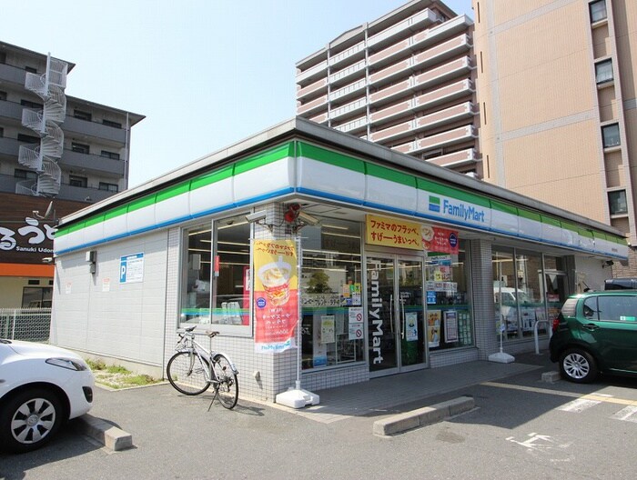 ファミリマ－ト守口東通店(コンビニ)まで500m ヴェルデュール・カー