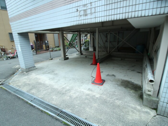 駐車場 ハイツ西口