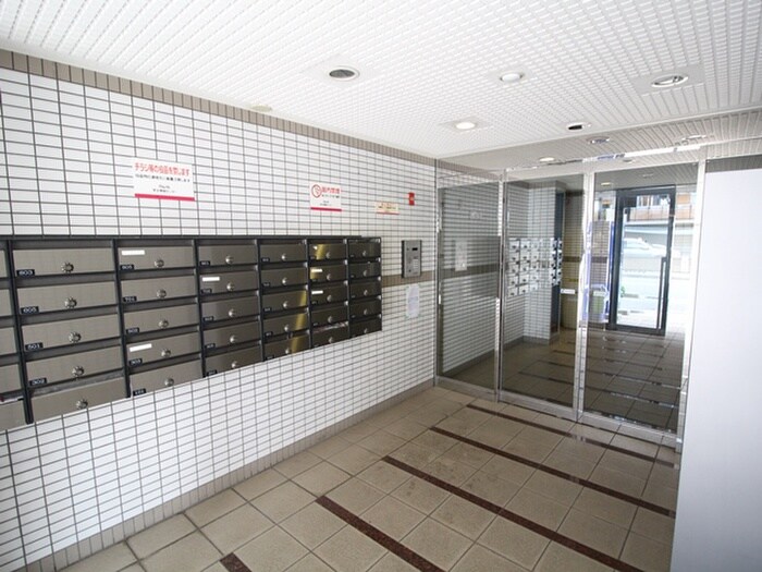 エントランス部分 アヴァンセクール江坂