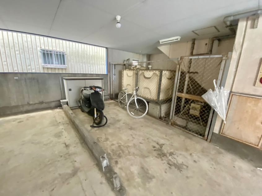 バイク置き場 リヴィエール姫島