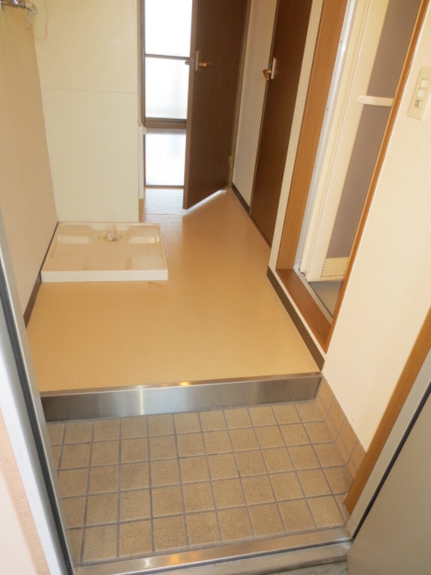 玄関 服部ハイツカワバタ