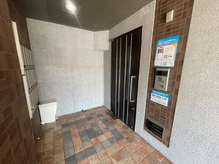 エントランス部分 ジュネス藤