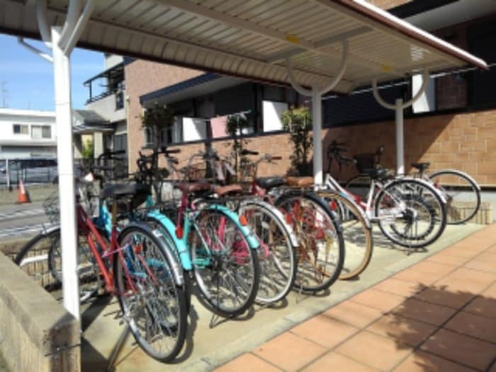 駐輪場 アクティブフロッグ