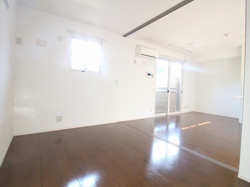 居室 リバ－プレイス中山手