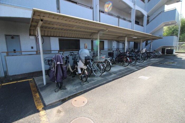 駐輪場 アルカサール向陽