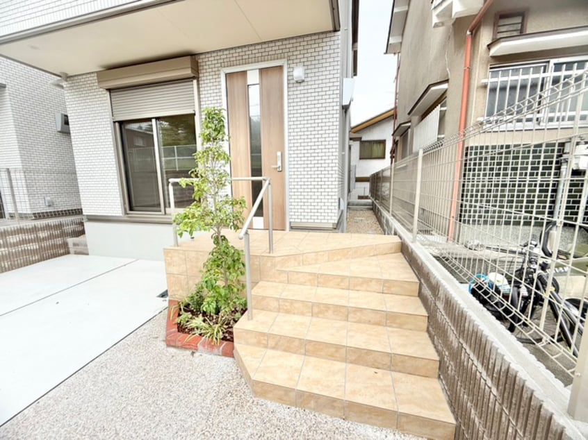 エントランス部分 広野町尖山貸家（西）