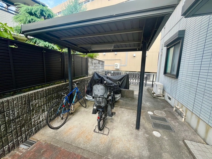 駐輪場 ラフィーネ610