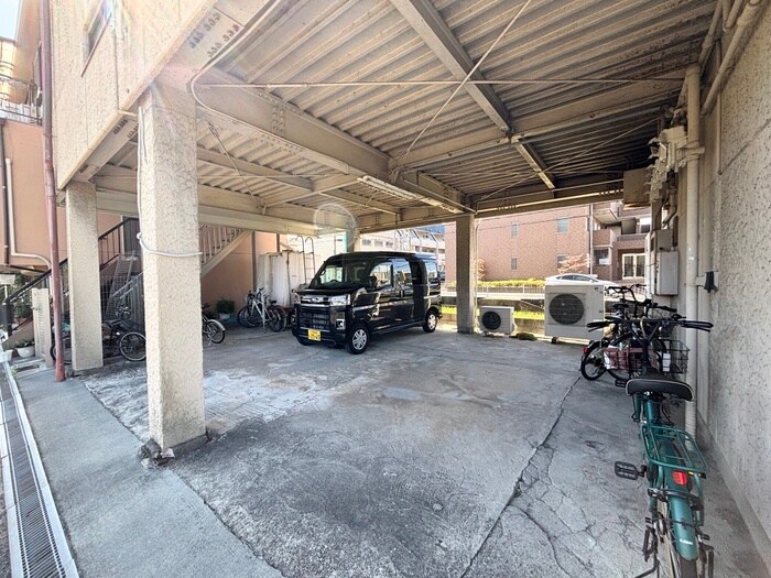 駐車場 プルシャン城南