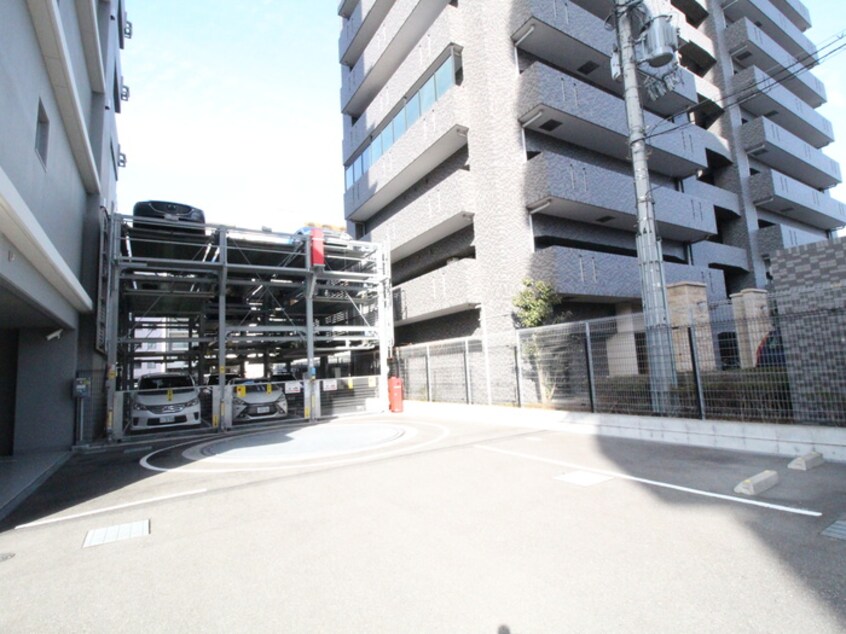 駐車場 コンフォリア江坂広芝町