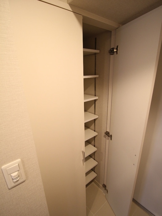 靴箱 コンフォリア江坂広芝町