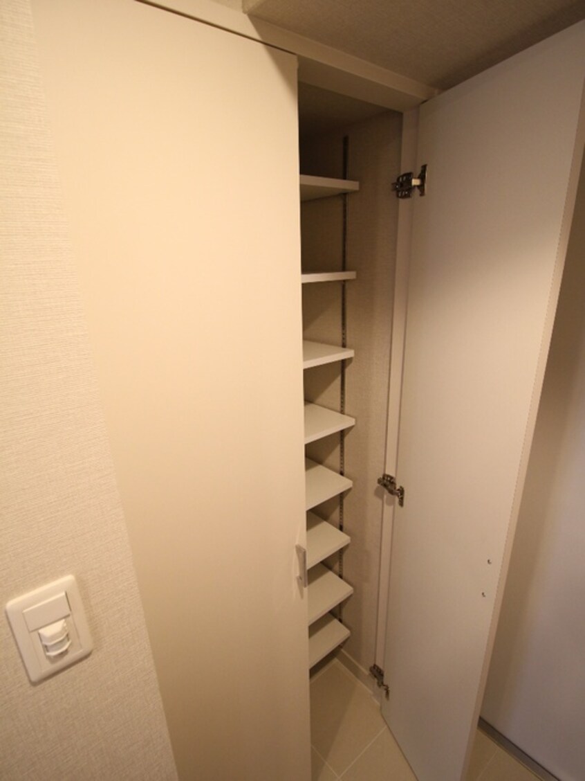 靴箱 コンフォリア江坂広芝町