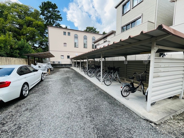 駐輪場 エルマーナ香枦園