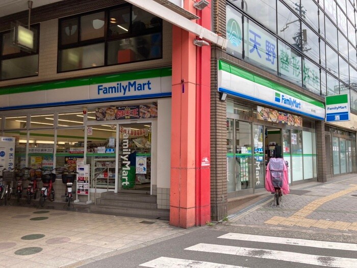 ファミリーマート 駒川中野店(コンビニ)まで500m Calm Villege 東田辺