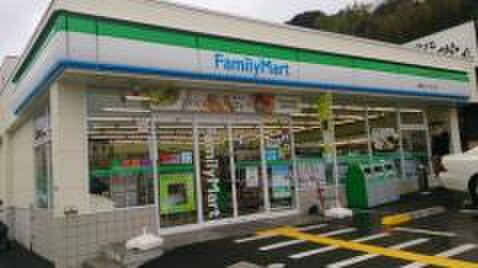 ファミリーマート(コンビニ)まで1600m クレセールサーチ