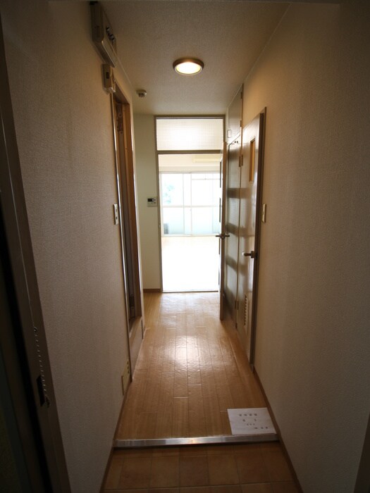 廊下 モリビル京橋