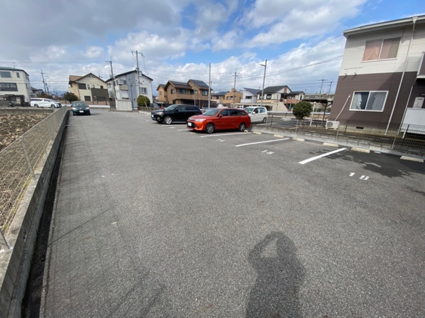 駐車場 ノイ　オウミ