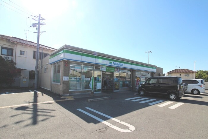 ファミリーマート 美原小平尾店(コンビニ)まで800m 清信ハイツ