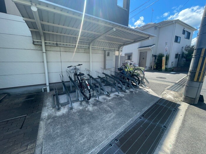 駐輪場 フロ－ラ河内長野