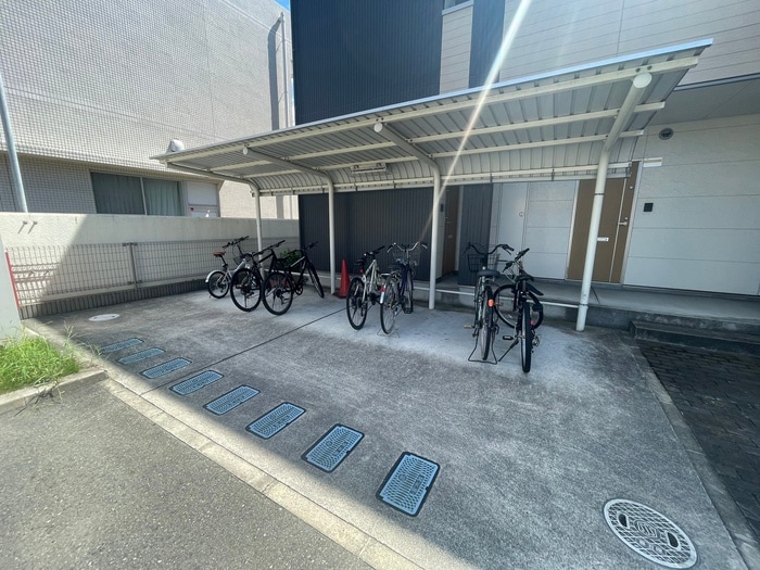 駐輪場 フロ－ラ河内長野