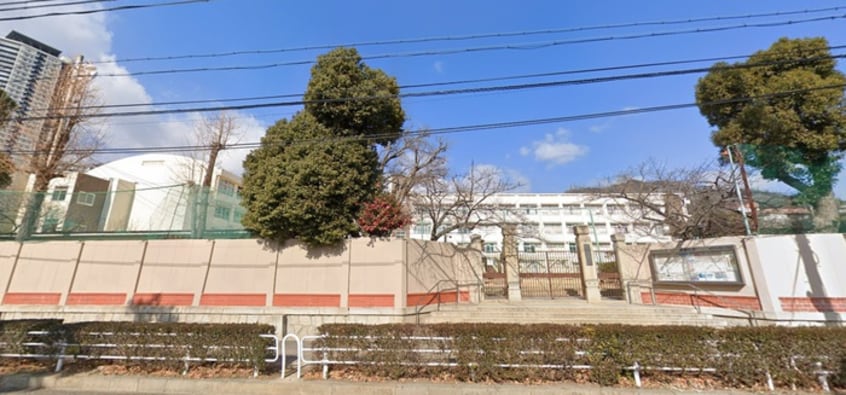 神戸市立雲中小学校(小学校)まで300m グランビスタ新神戸