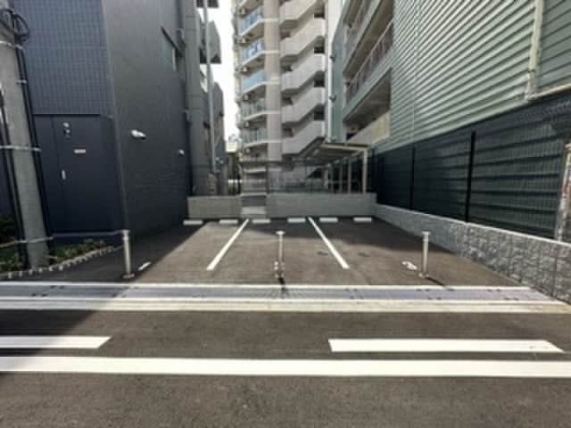 駐車場 ｸﾞﾗﾝｶﾘﾃ北大阪ﾘｳﾞｨｴ(403)