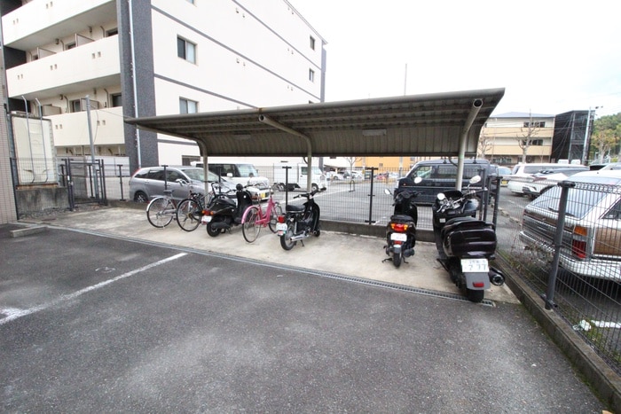 駐輪場 アビタシオン辻