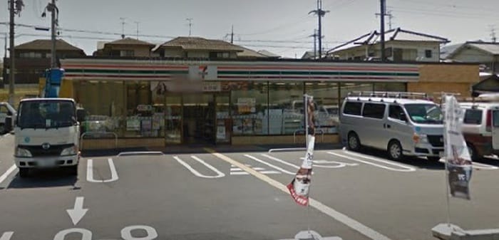 セブンイレブン(コンビニ)まで800m シャト－ドイワネＣ号館