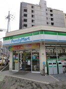 ファミリマート(コンビニ)まで147m プレサンス阿波座駅前（1304）