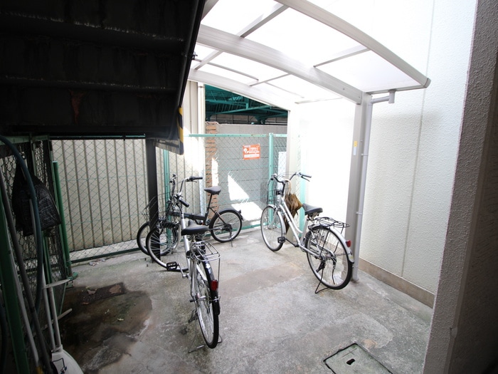 駐輪場 クオーレ平野