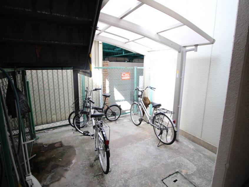 駐輪場 クオーレ平野