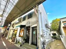 打出駅前ビルの外観