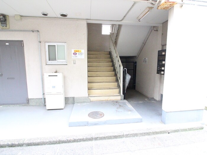 エントランス部分 日高マンション