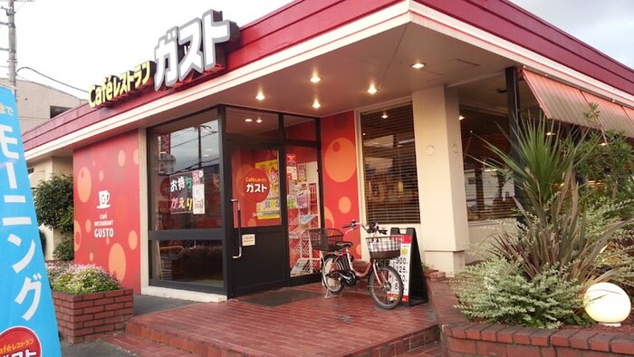 ガスト 布施店(その他飲食（ファミレスなど）)まで305m カレント　ヴィラ　希
