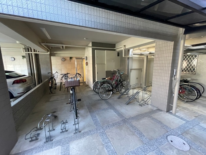 駐輪場 エレガンス西院