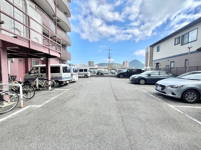 駐車場 シャインロ－ヤル
