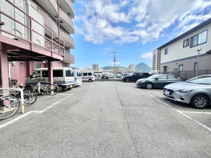 駐車場 シャインロ－ヤル
