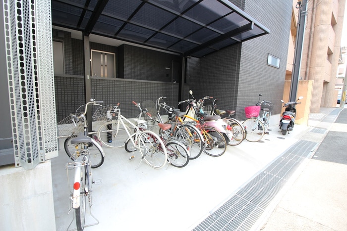 駐輪場 La　Base　Secrete　甲南山手