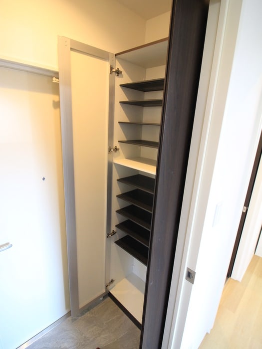 靴箱 LuXe梅田西