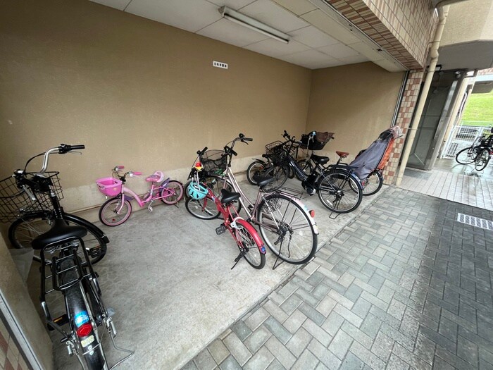 駐輪場 ファミーユ池田