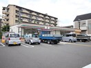 セブンイレブン(コンビニ)まで680m ロイヤル西野山