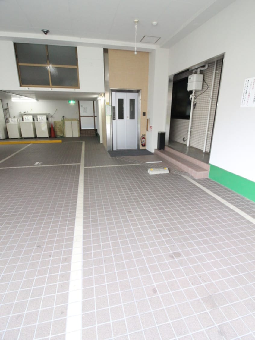 エントランス部分 ルナカ－サ
