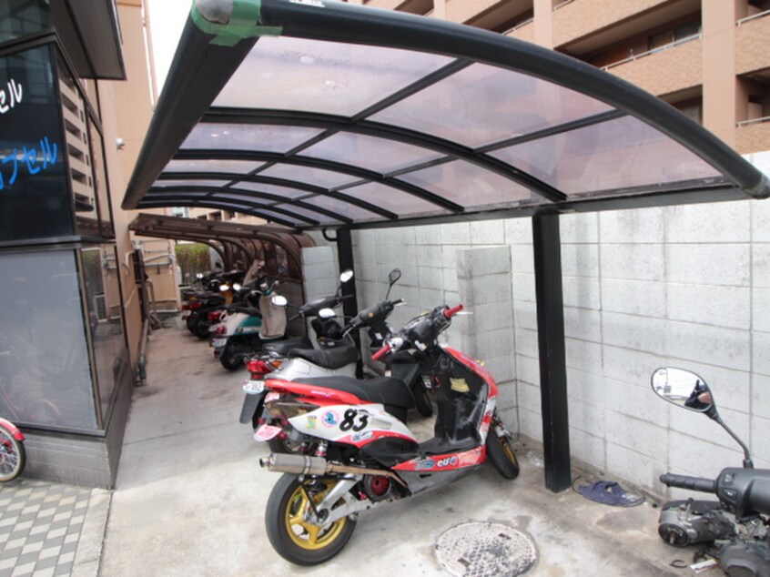 バイク置き場 グランデュール弥生