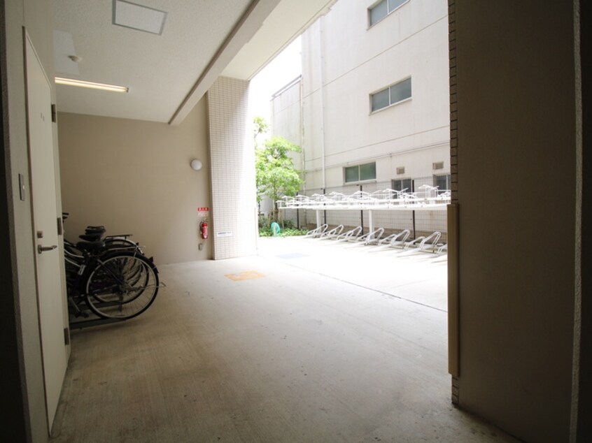 駐輪場 アパートメンツ江坂（南側）