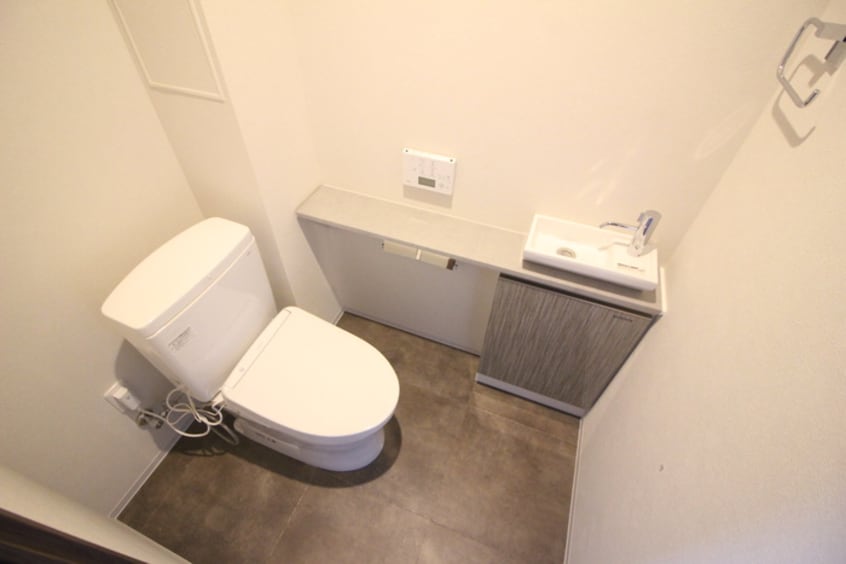 トイレ シー・クリサンス西岡本