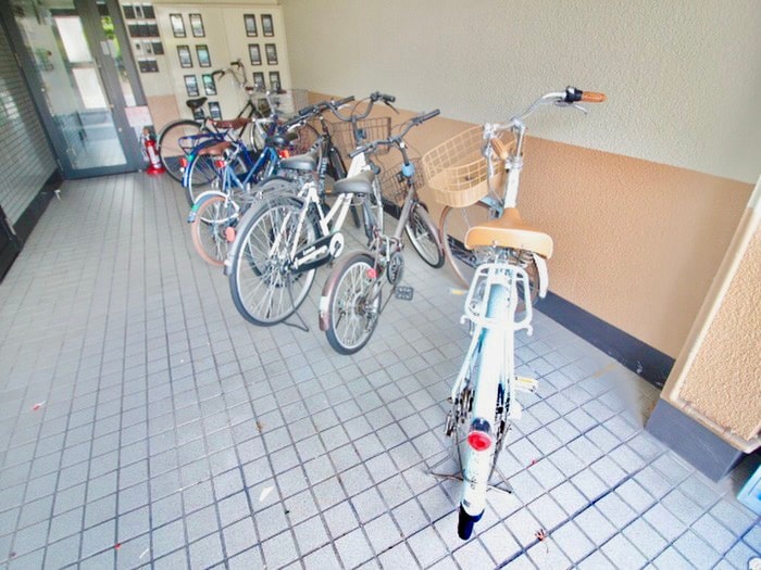 駐輪場 ネオロイヤル