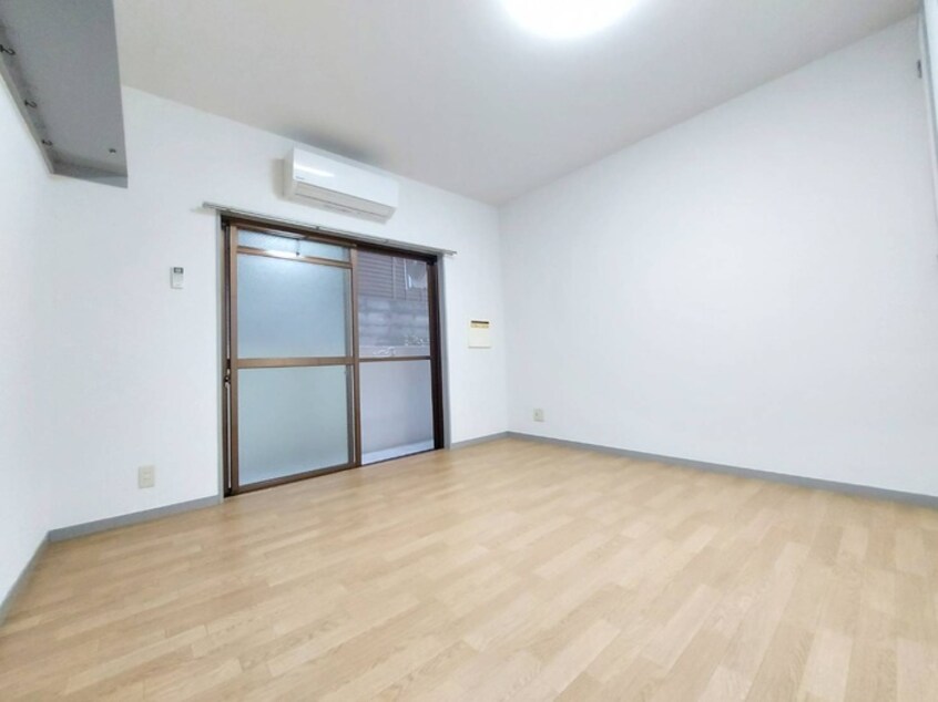 居室 メゾンドラディ