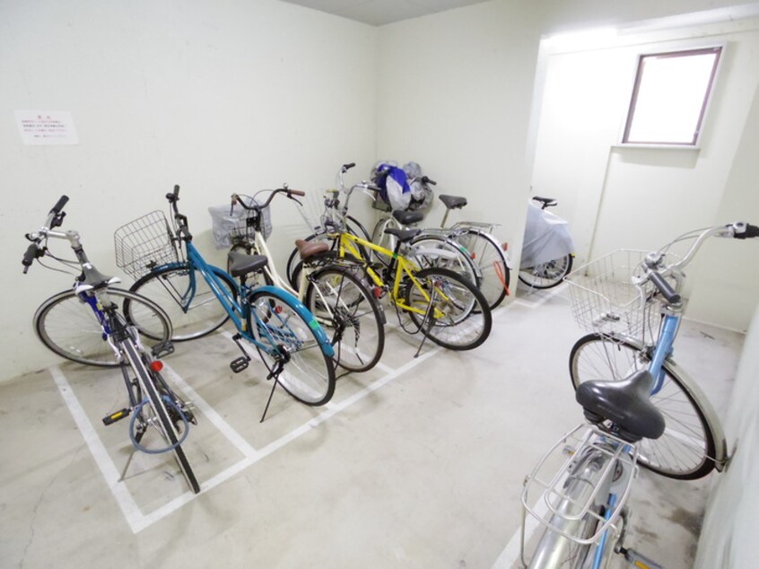 駐輪場 メゾンドラディ